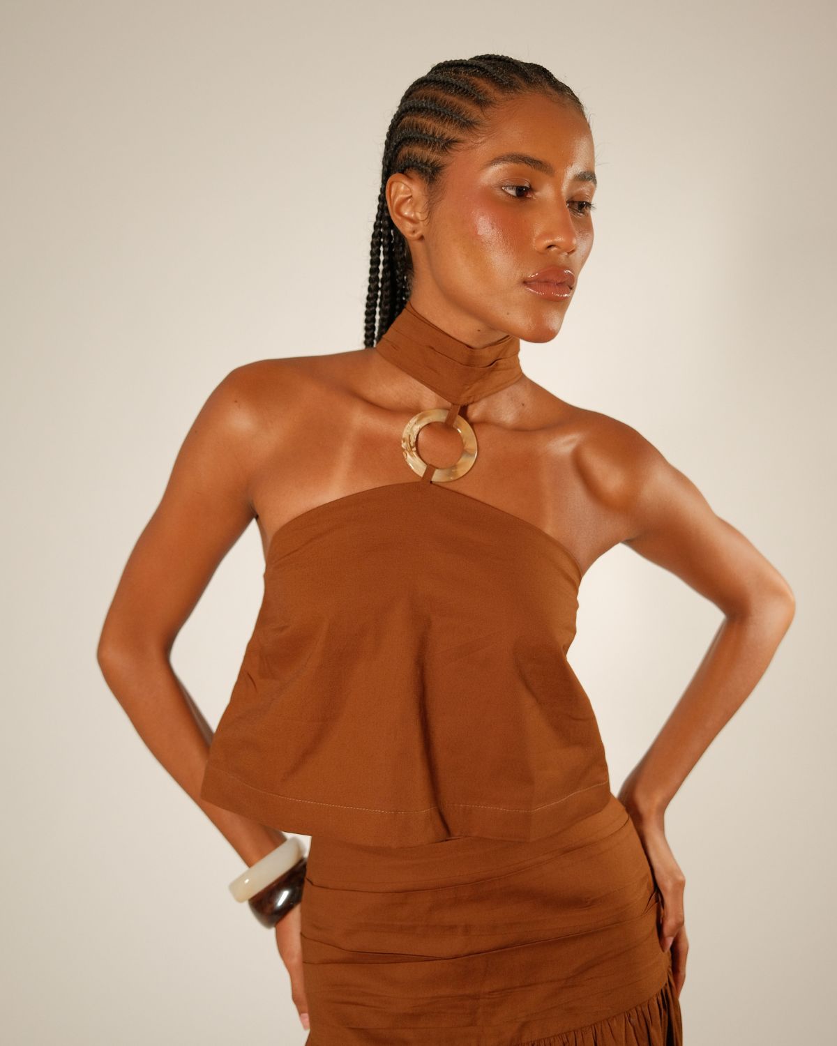 Top Dania Brown encantadore