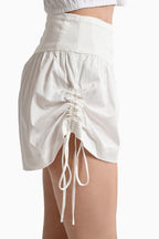 Nella White Short encantadore