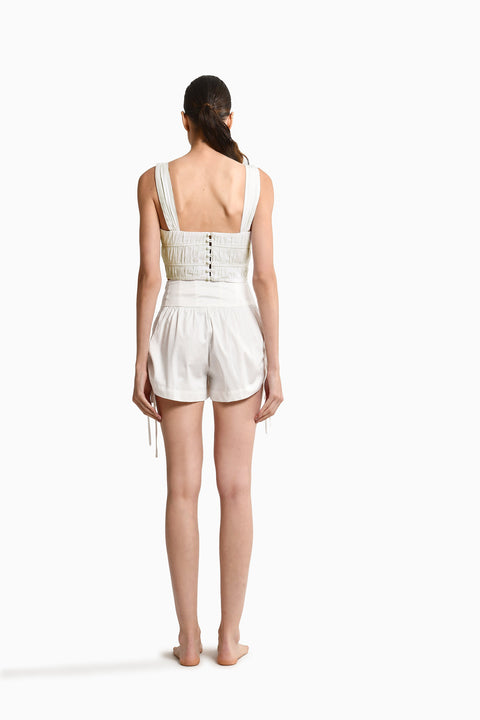 Nella White Short encantadore