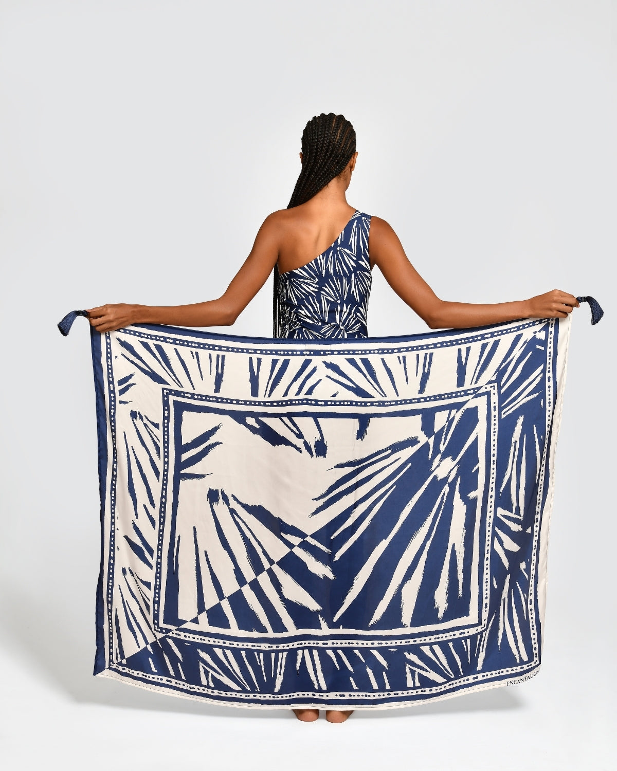 Pareo Taylor Navy Shells Sarong encantadore