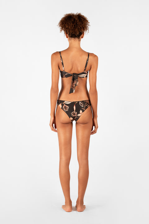 Bikini top con estampado floral y nudo decorativo al frente se amarra a espalda y cuenta con copas removibles