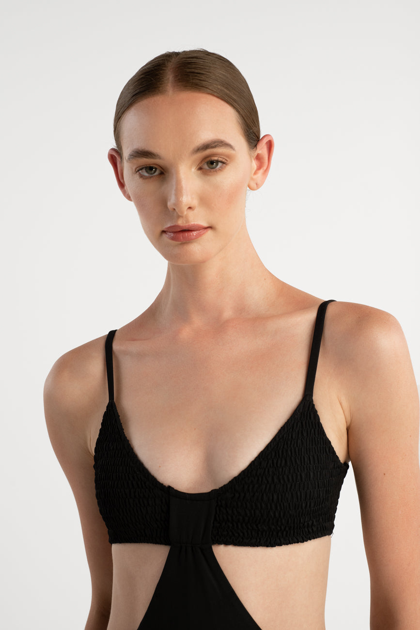 Amal Black One Piece encantadore